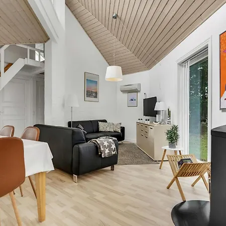 Amazing Home In Farvang With Sauna Fårvang